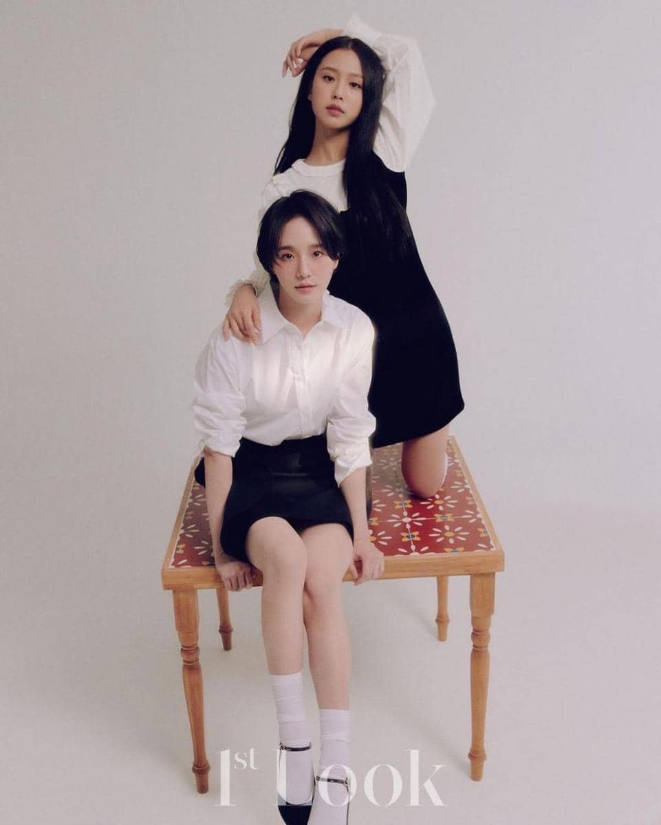 Pemotretan Go Min Si dan Park Gyu Young untuk majalah 1st Look (instagram.com/lavieenbluu)