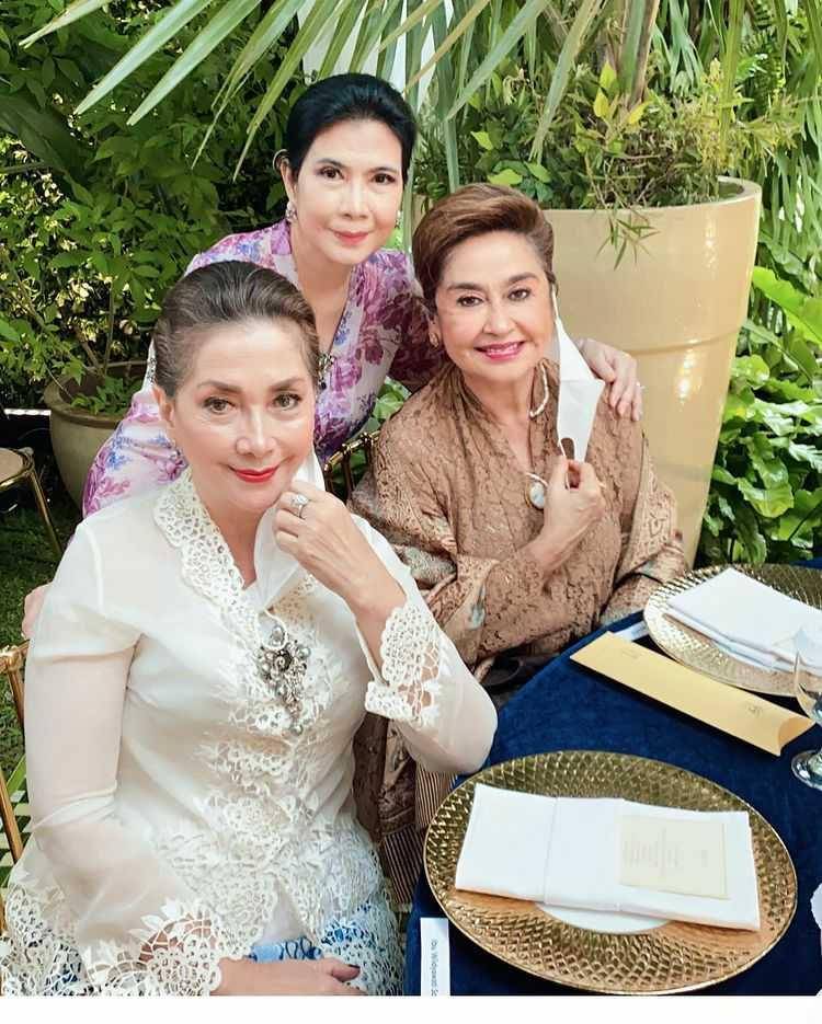 Rafika Duri bersama teman-teman (instagram.com/rafikaduri)