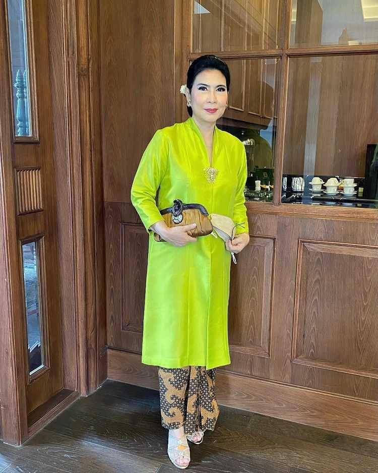Penampilan Rafika Duri menolak tua di usia 61 tahun (instagram.com/rafikaduri)