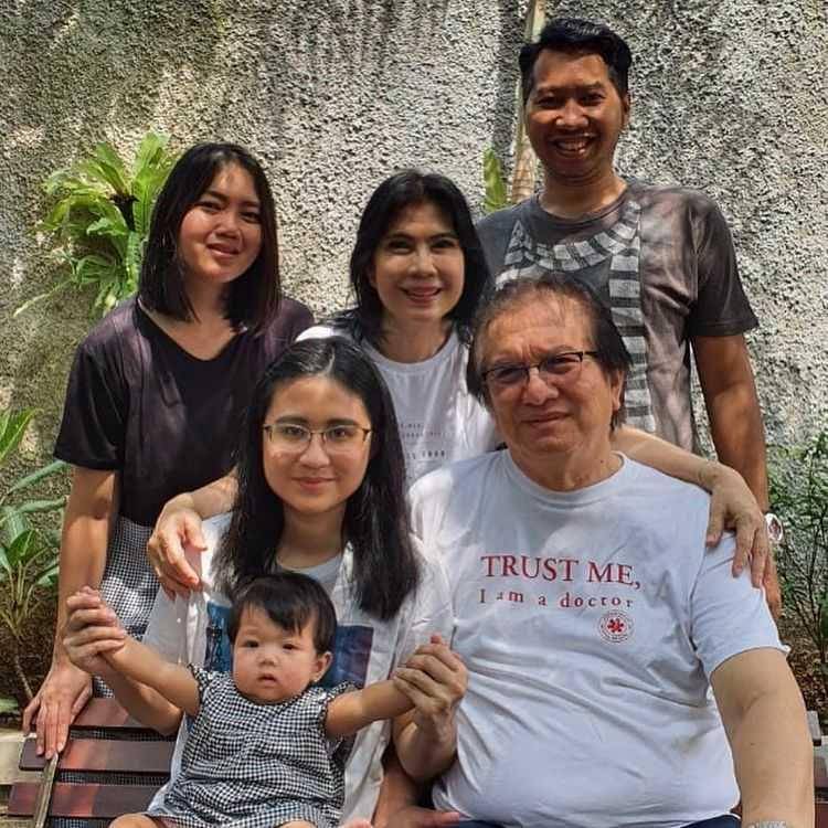 Keluarga Rafika Duri (instagram.com/rafikaduri)