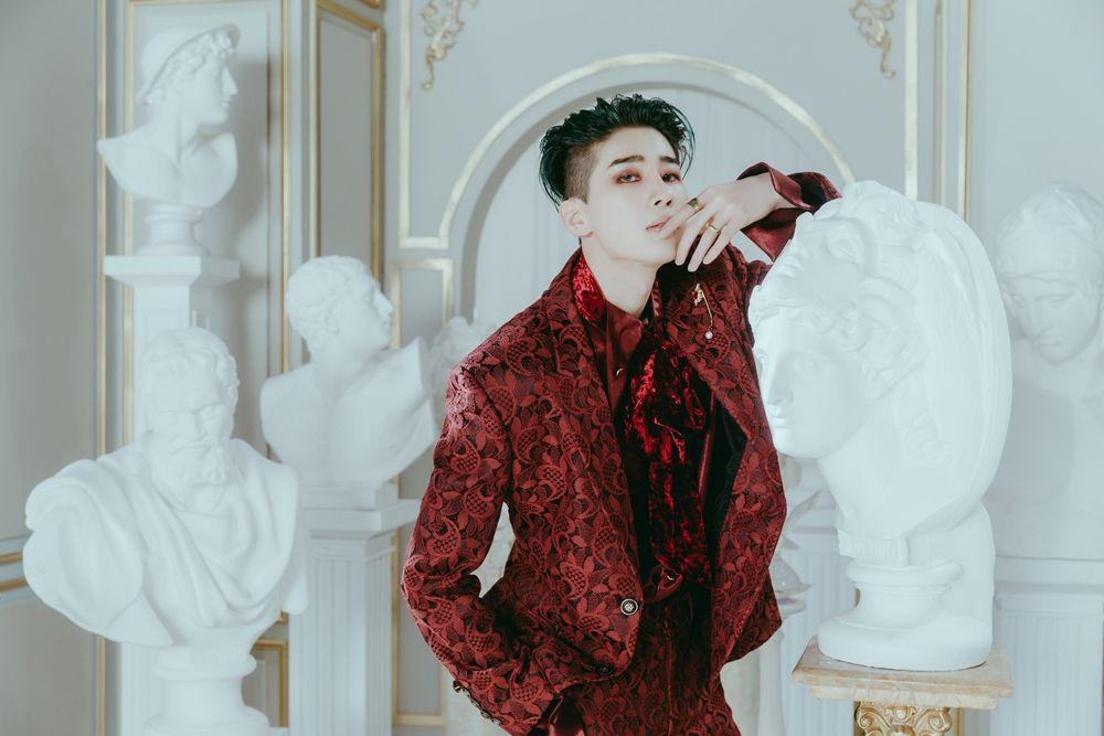 Comeback Solo Juni Nanti, 9 Potret Seungwoo VICTON yang Kian Memesona!