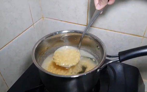 Ilustrasi memasak bubur gunting khas Singkawang (youtube.com/happygcl)