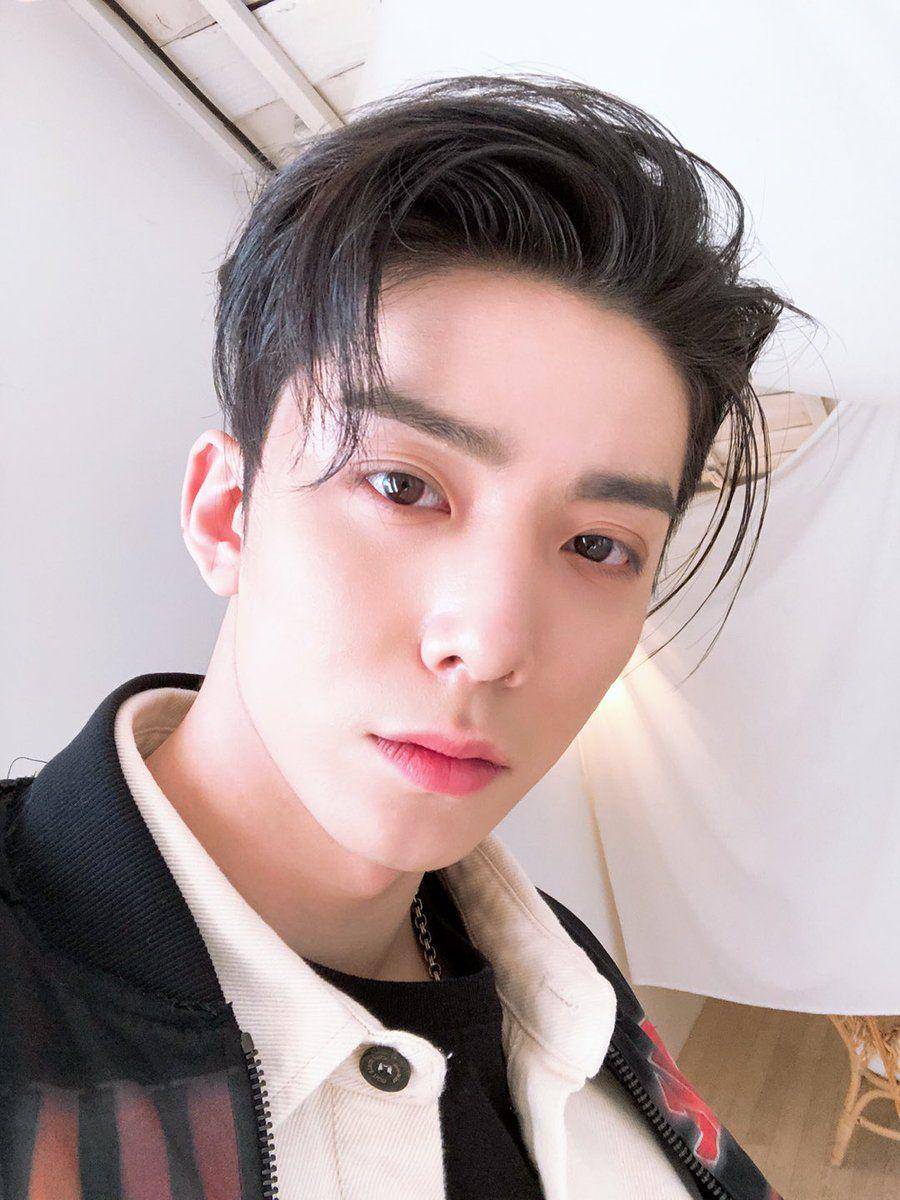 Hwiyoung SF9 (twitter.com/SF9official)