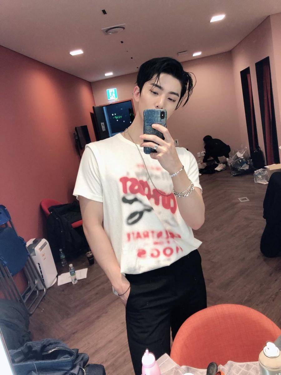 Hwiyoung SF9 (twitter.com/SF9official)