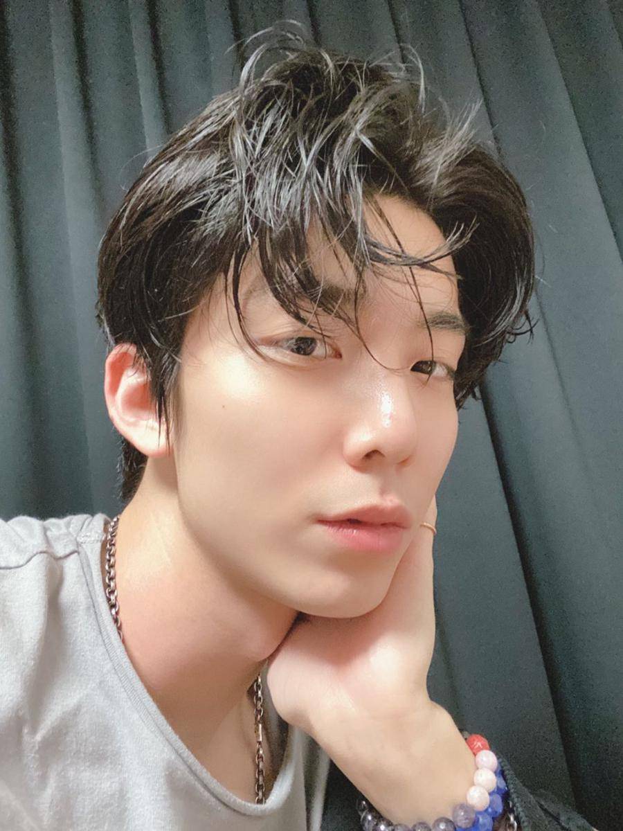Hwiyoung SF9 (twitter.com/SF9official)