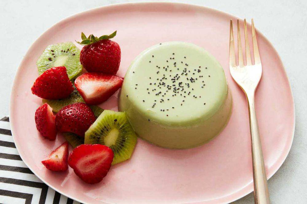 ilustrasi matcha panna cotta (foodnetwork.ca)