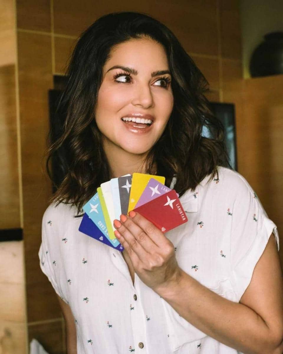 Sunny Leone (instagram.com/sunnyleone)