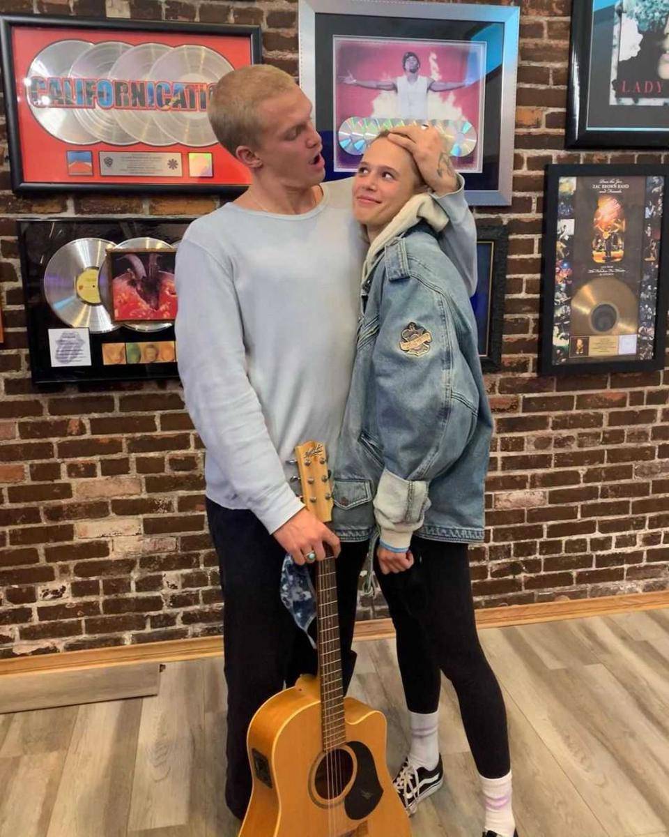 Cody Simpson & Marloes (instagram.com/marloes_stevens)