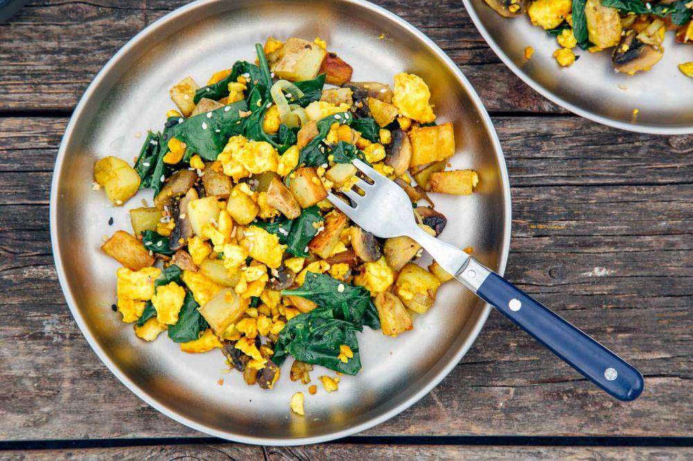 ilustrasi tofu scramble (freshoffthegrid.com)