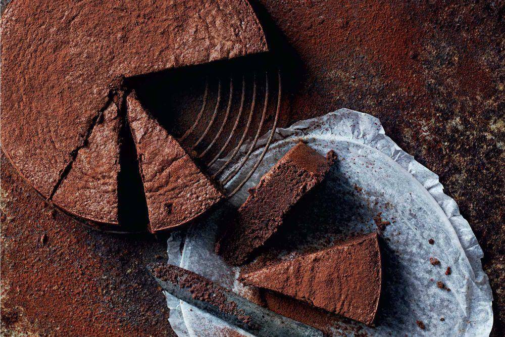 ilustrasi cocoa fudge cake (epicurious.com)