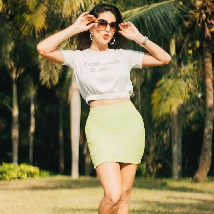 Sunny Leone (instagram.com/sunnyleone)