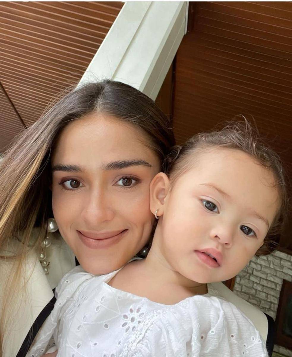 Yasmine Wildblood dan anak (instagram.com/yaswildblood)