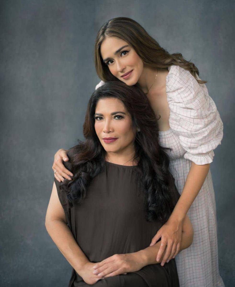 Yasmine Wildblood dan sang ibu (instagram.com/yaswildblood)