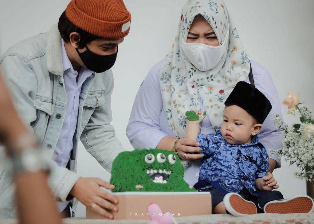 Risa Saraswati dan anak pertama. (instagram.com/risa_saraswati)