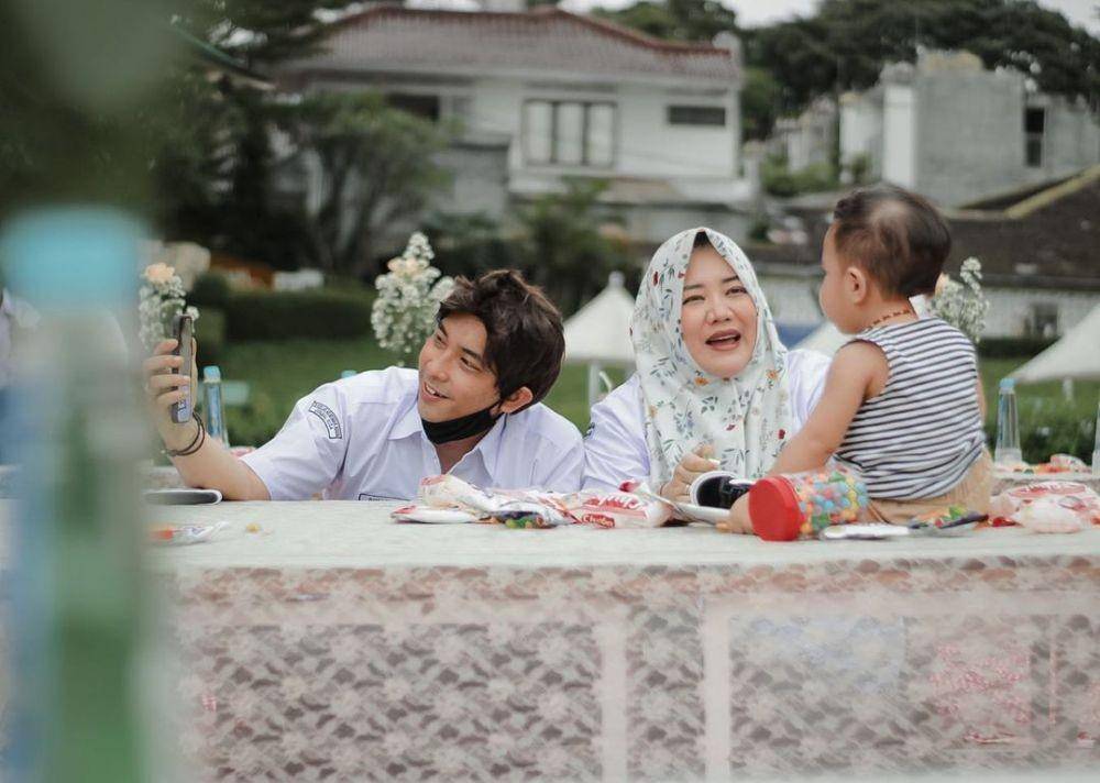Risa Saraswati dan anak pertamanya. (instagram.com/risa_saraswati)