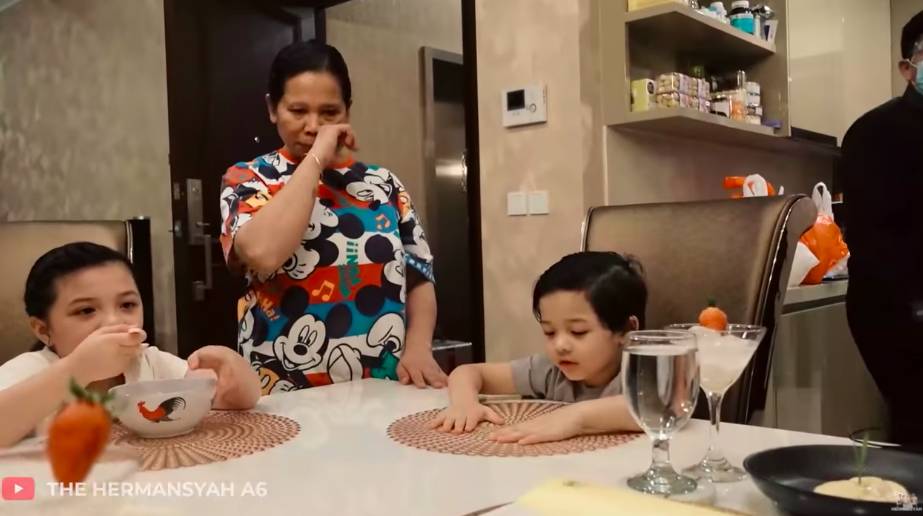 Buka puasa Aurel dan Atta bersama A6 (youtube.com/thehermansyaha6)