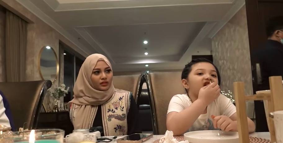Buka puasa Aurel dan Atta bersama A6 (youtube.com/thehermansyaha6)