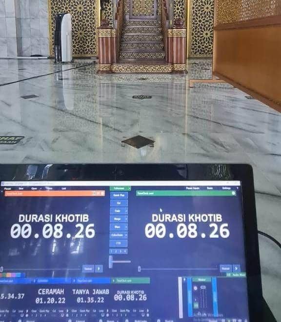 Persiapan Salat Idul Fitri di Masjid Al-Akbar Surabaya. Dok. Humas MAS.
