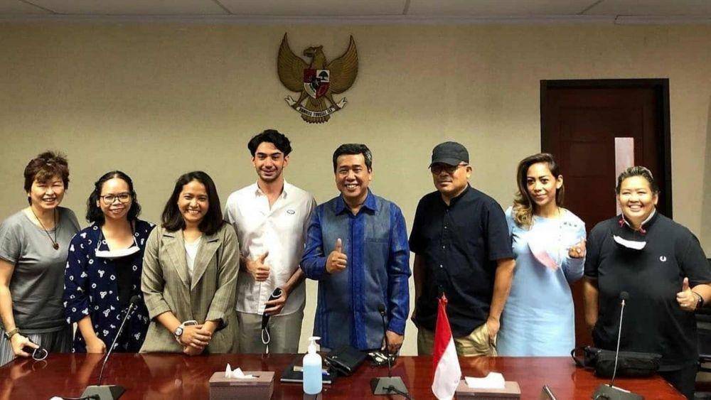 Reza Rahadian didapuk sebagai ketua komite FFI 2021-2023. (Instagram.com/officialpilarez/)