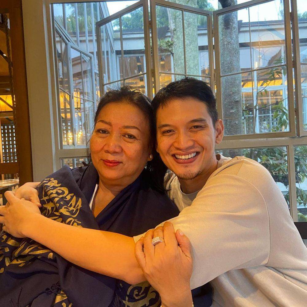Rezky Aditya dan mama Citra Kirana (instagram.com/thereal_rezkyadhitya)