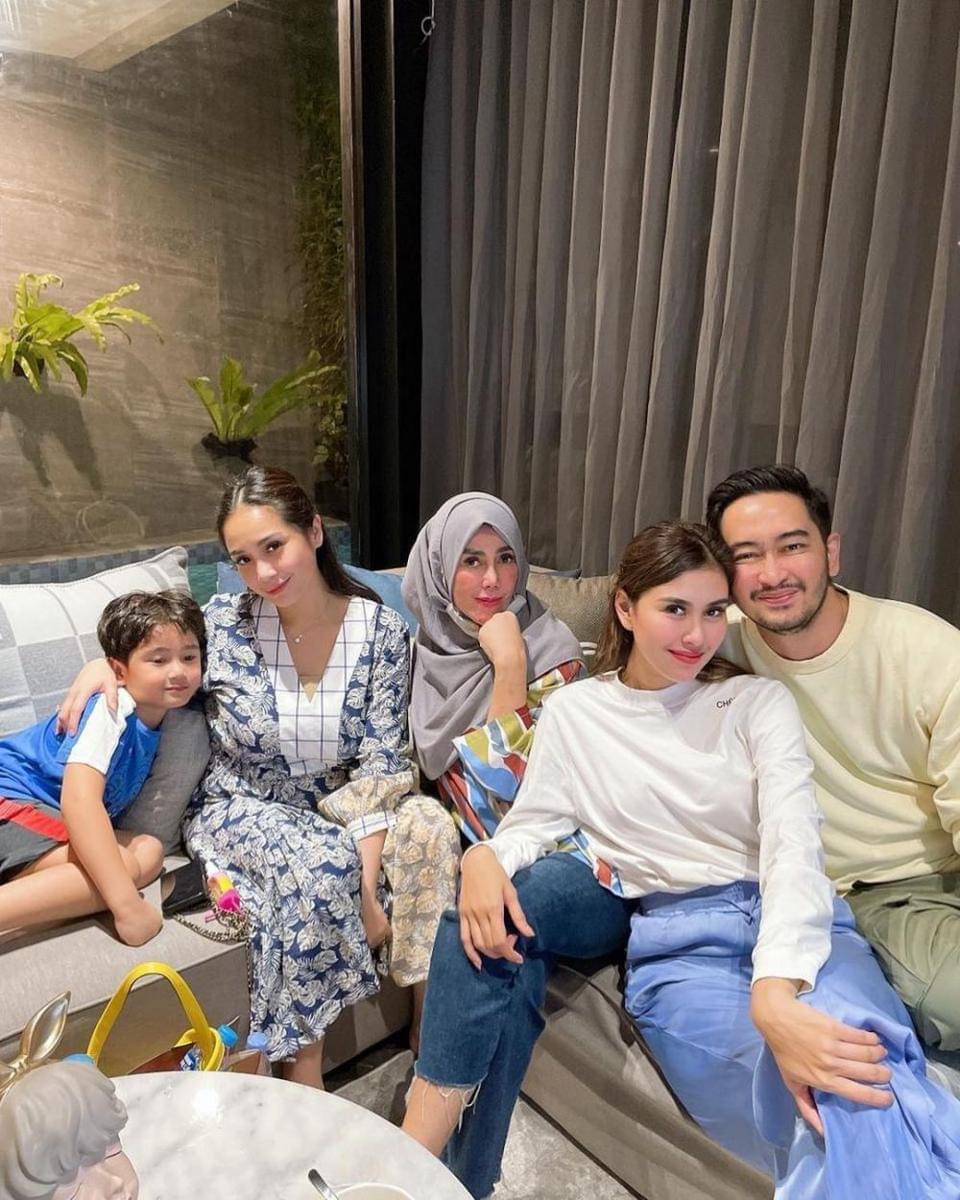 Rafathar, Nagita Slavina, Mama Amy, Syahnaz, dan Jeje (instagram.com/amy_r_qanita)