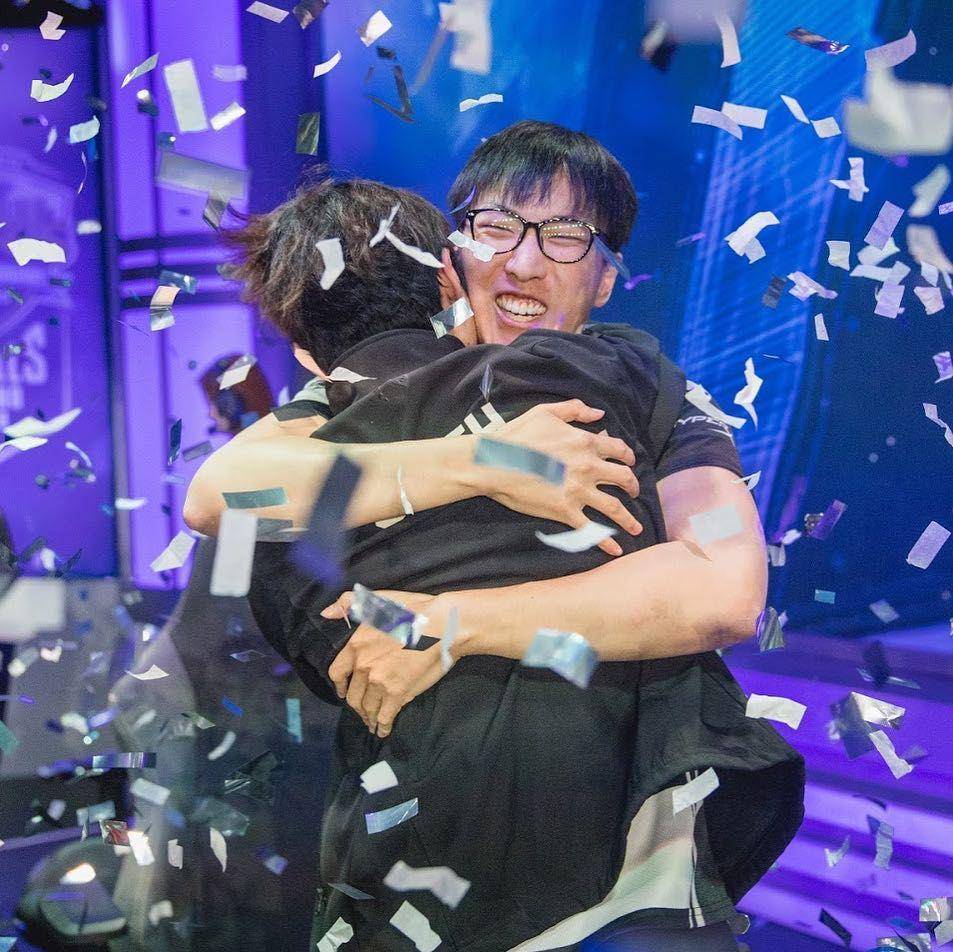 Invictus Gaming merayakan kemenangan di The 2018 League of Legends World Championship  (instagram.com/leagueoflegends)