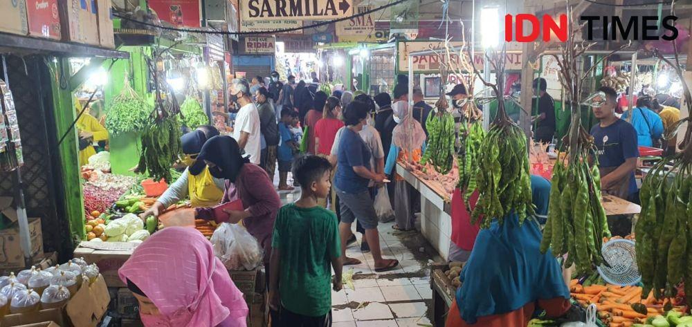 Duh, Banyak Pengunjung Nakal di Pasar Depok Jelang Lebaran