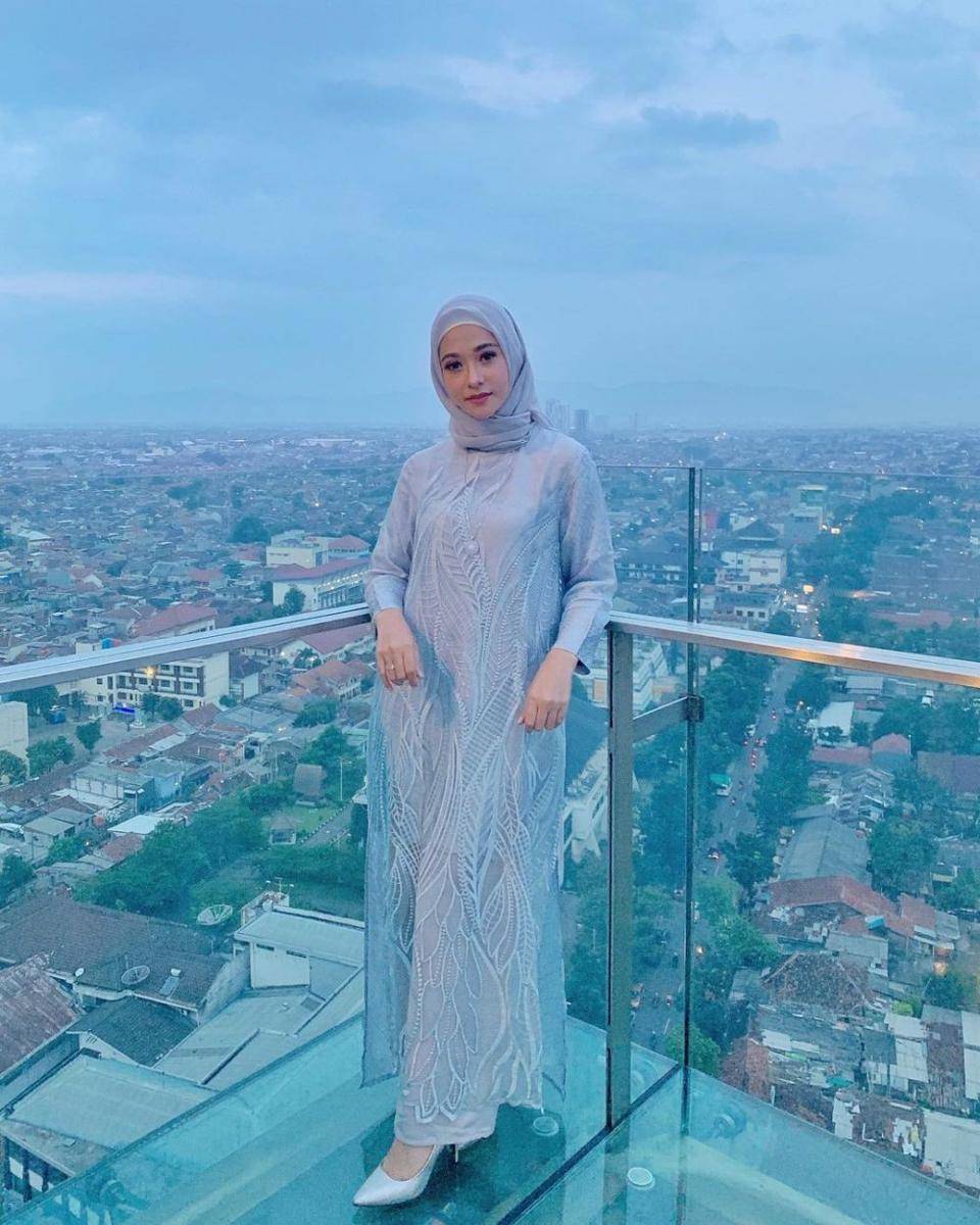 poppy bunga (instagram.com/poppybungariphat)