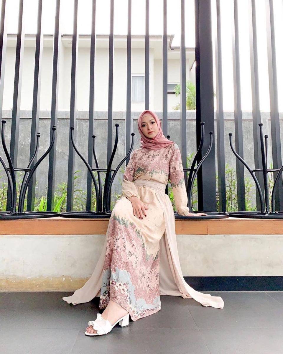 poppy bunga (instagram.com/poppybungariphat)