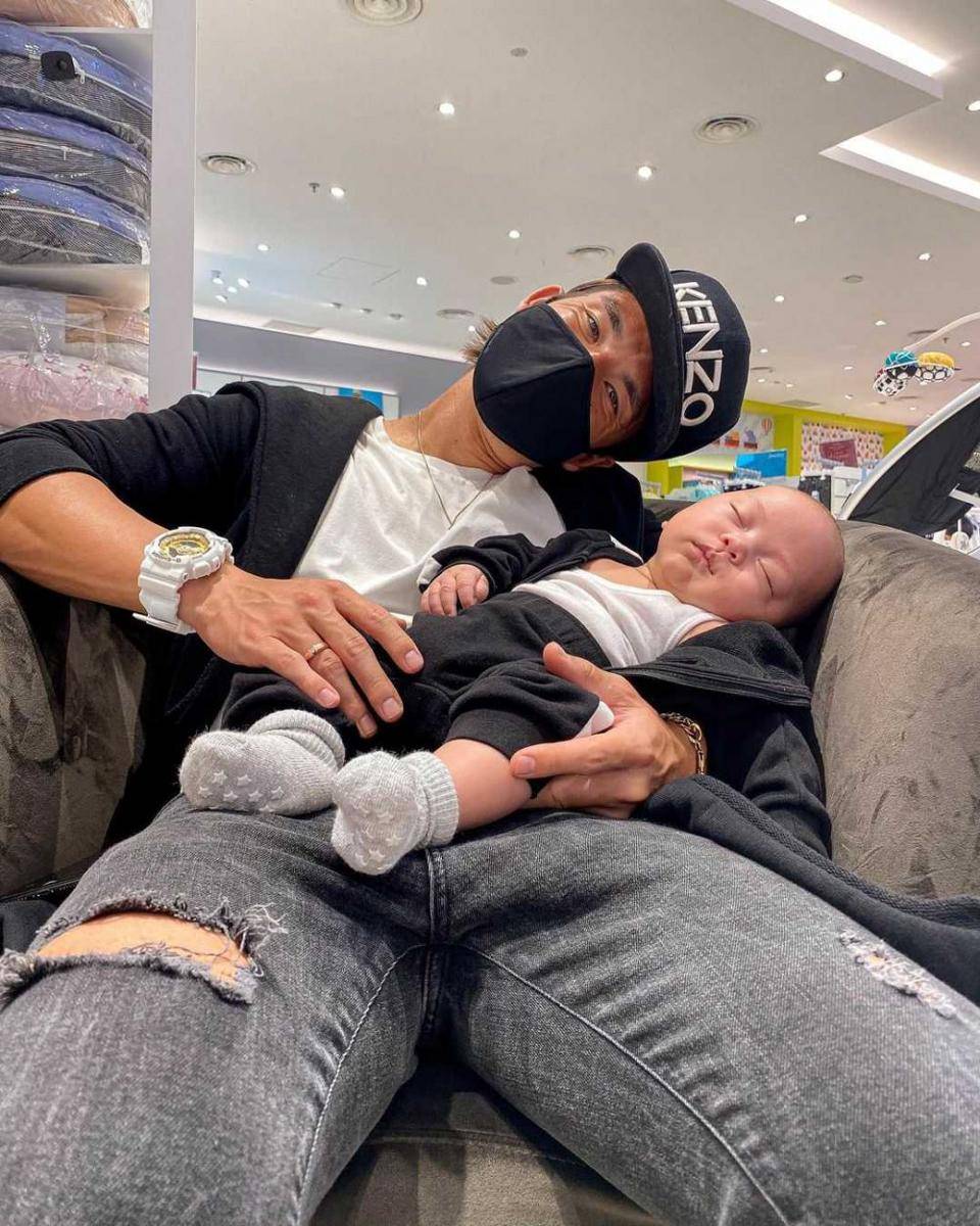 Kim Kurniawan dan anak (instagram.com/kimkurniawan)