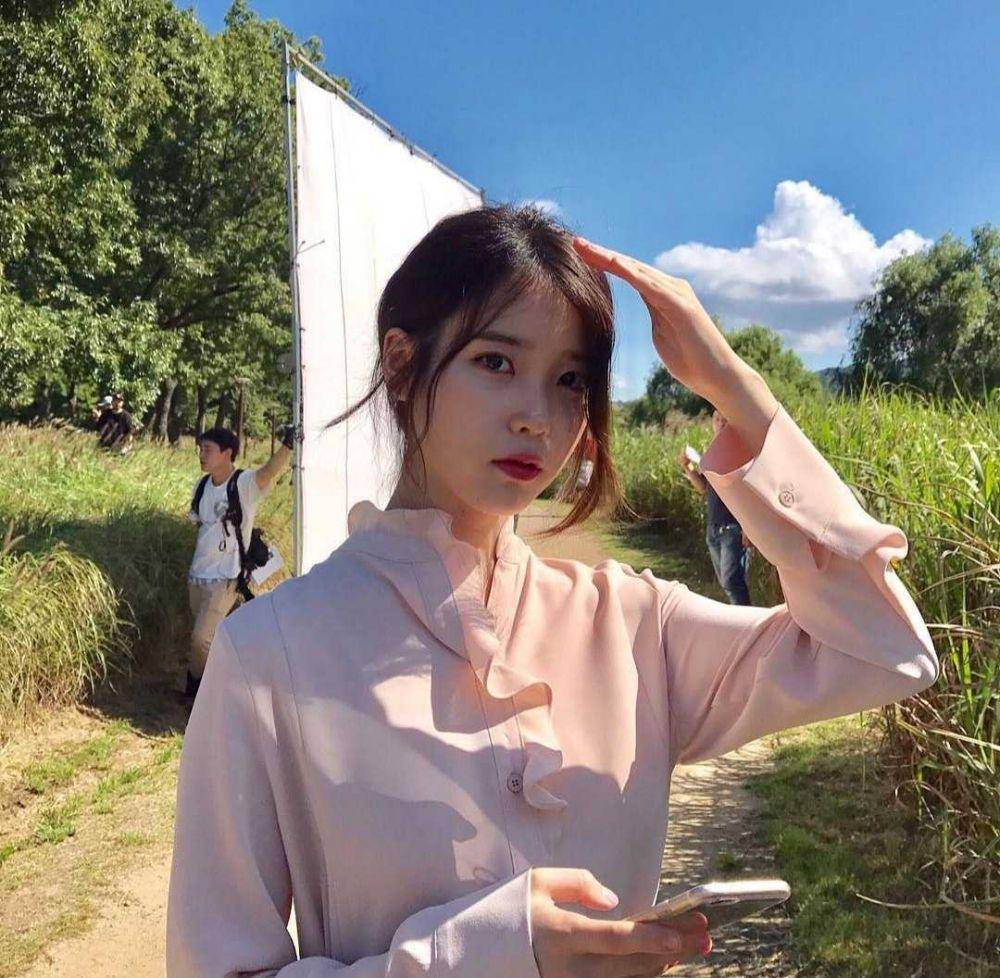 Potret IU dengan tatapan tajamnya (instagram.com/dlwlrma)