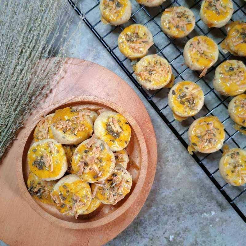 Kukis keju dengan bawang putih (yummy.co.id/Nirastorytummy)