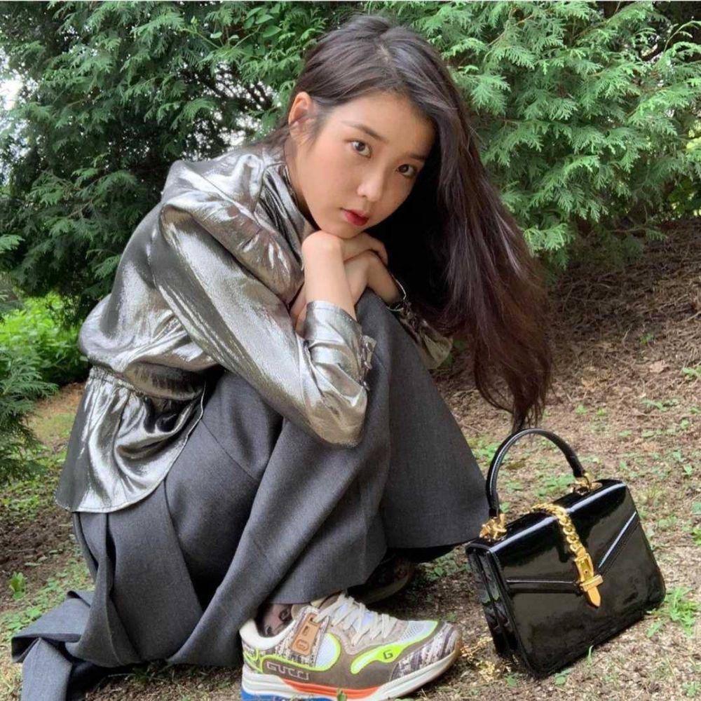 Potret IU dengan tatapan tajamnya (instagram.com/dlwlrma)