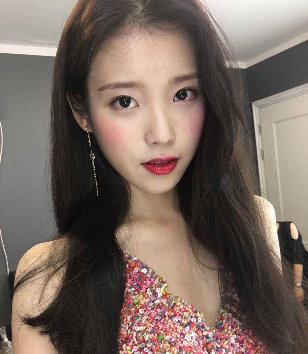 Potret IU dengan tatapan tajamnya (instagram.com/dlwlrma)