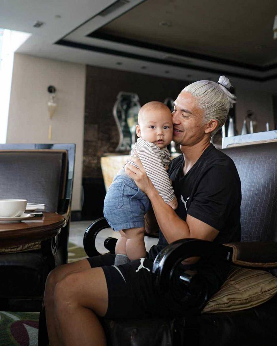 Kim Kurniawan dan anak (instagram.com/kimkurniawan)