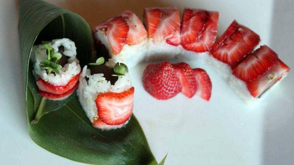 ilustrasi strawberry sushi (lohud.com)