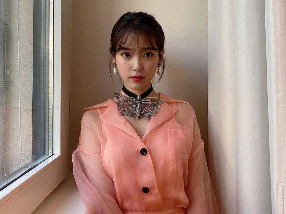 Potret IU dengan tatapan tajamnya (instagram.com/dlwlrma)