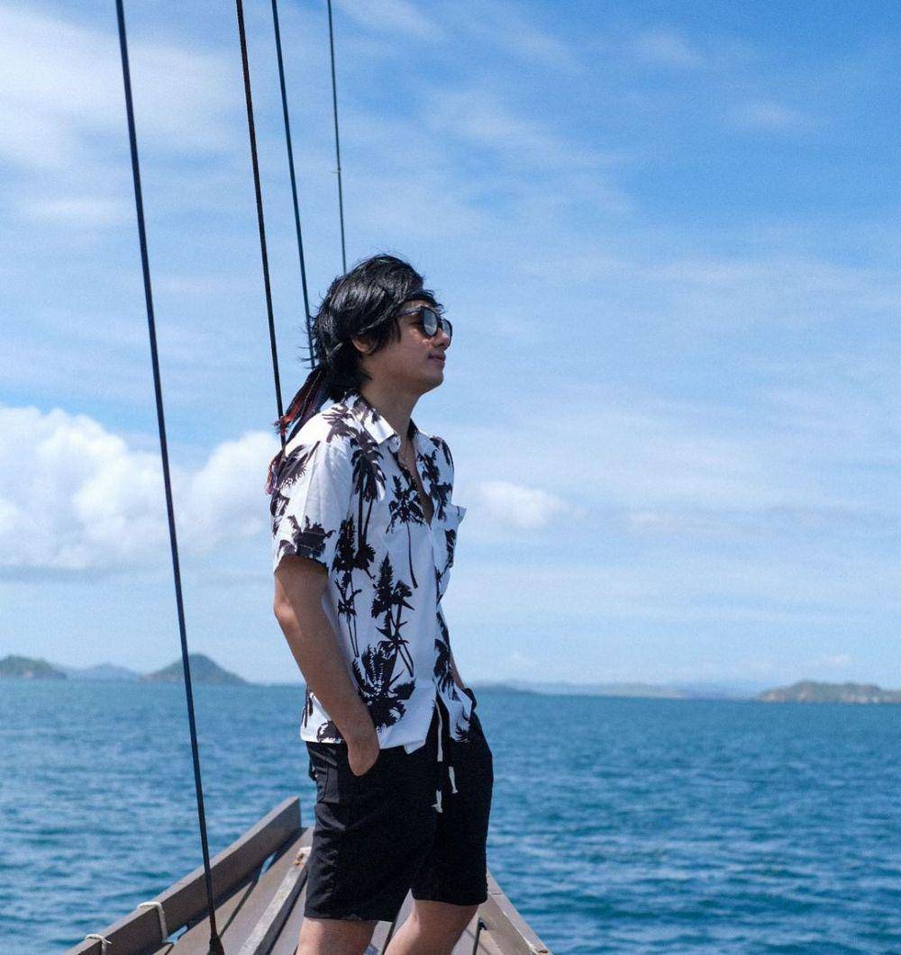 Rayn Wijaya plesiran ke pantai. (instagram.com/raynwijaya26)