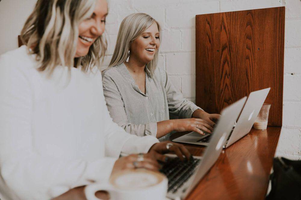 Ilustrasi suasana kerja (unsplash.com/Emma Dau)