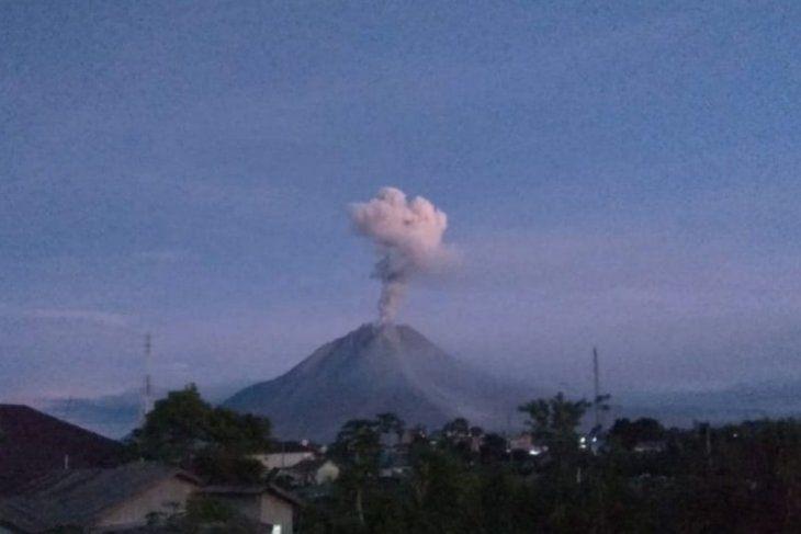 Lebaran Pertama, Gunung Sinabung 2 Kali Erupsi Setinggi 1.000 meter