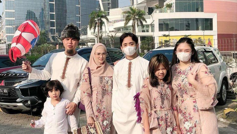 10 Potret Haru Momen Artis Indonesia Merayakan Idulfitri 2021