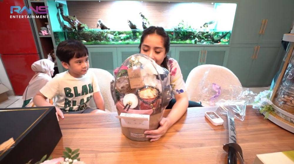 isi hampers artis (Youtube.com/Rans Entertainment)