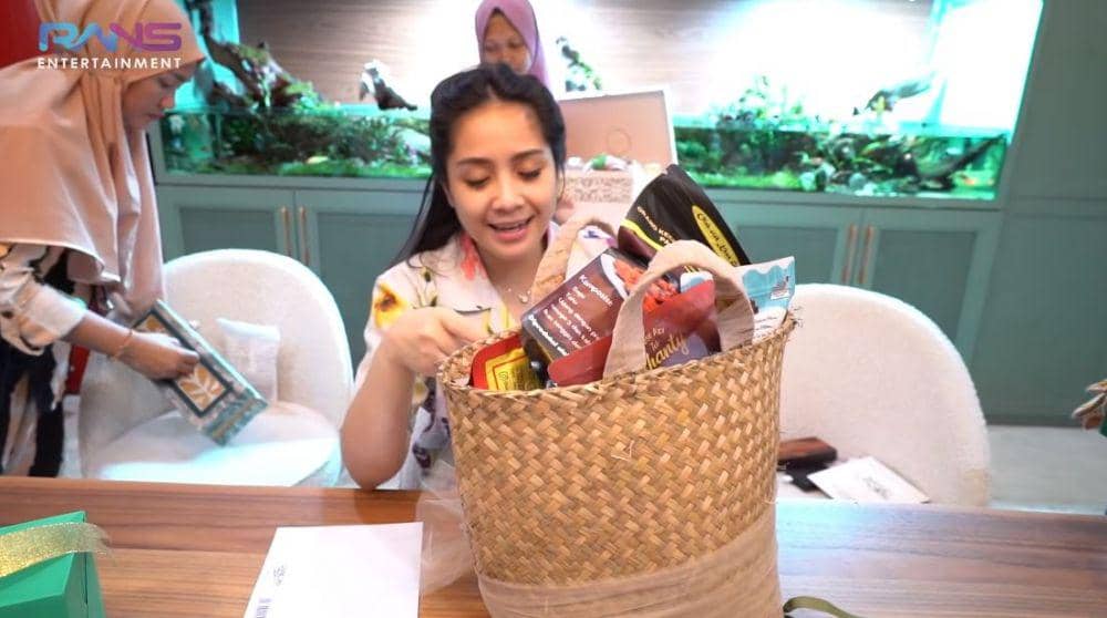 isi hampers artis (Youtube.com/Rans Entertainment)