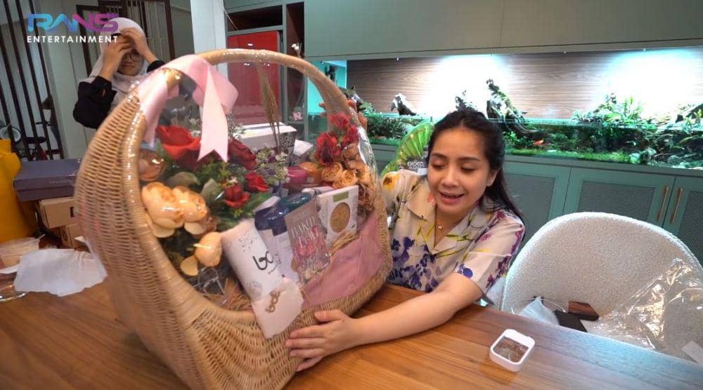 isi hampers artis (Youtube.com/Rans Entertainment)