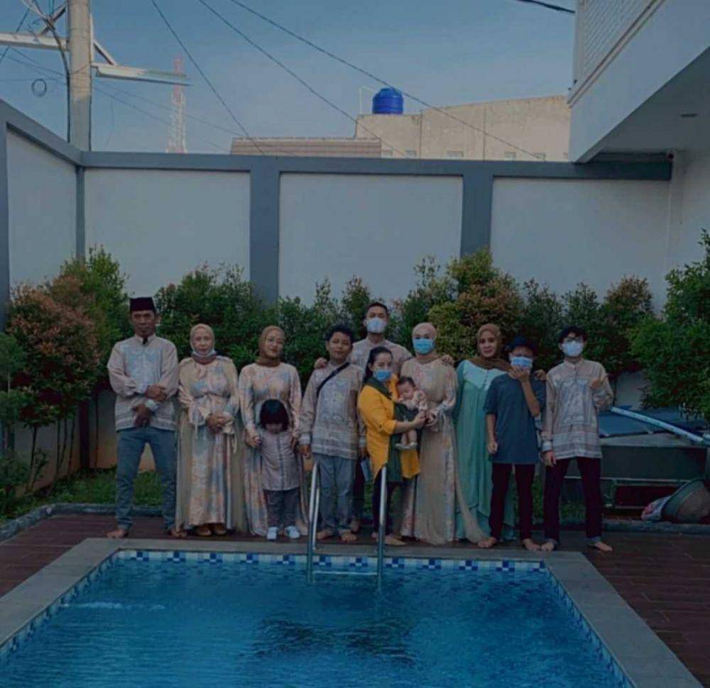 lebaran Zaskia Gotik (instagram.com/zaskia_gotix)