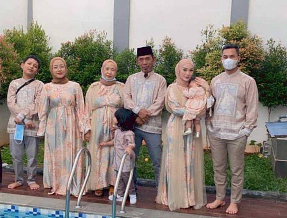 lebaran Zaskia Gotik (instagram.com/zaskia_gotix)