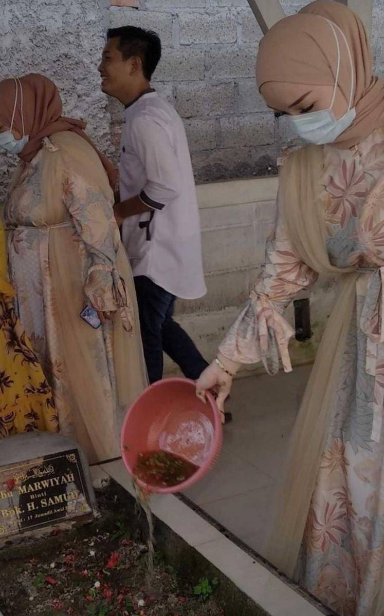 lebaran Zaskia Gotik (instagram.com/zaskia_gotix)