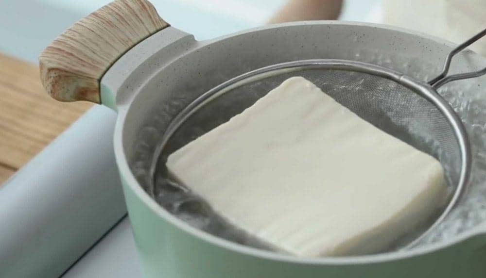 Rebus tahu terlebih dahulu. (dok. TikTok/CookingSpring)