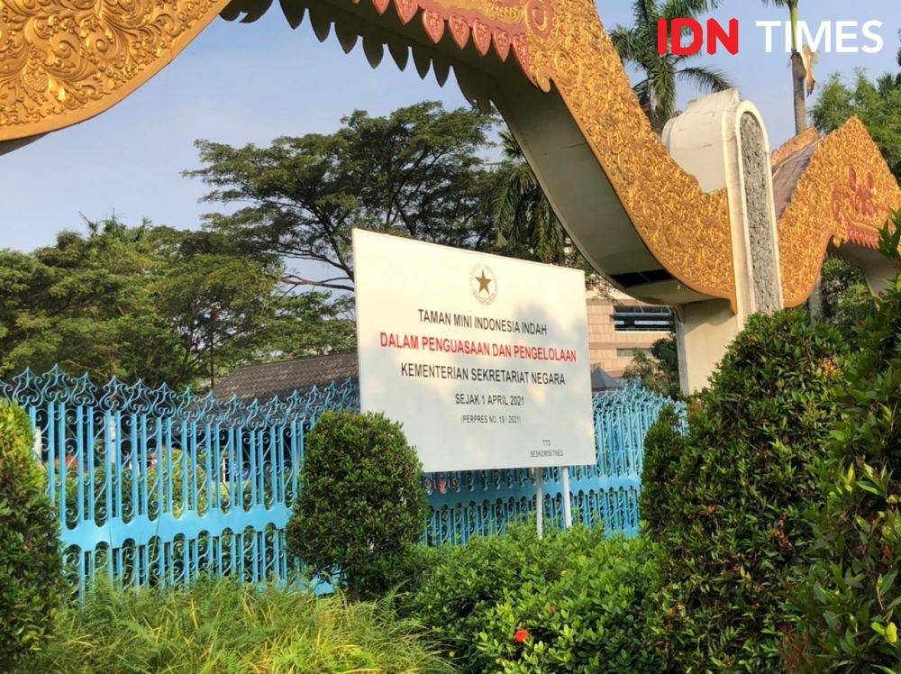 Suasana TMII saat hari pertama lebaran 2021. (IDN Times/Reynaldi Wiranata)