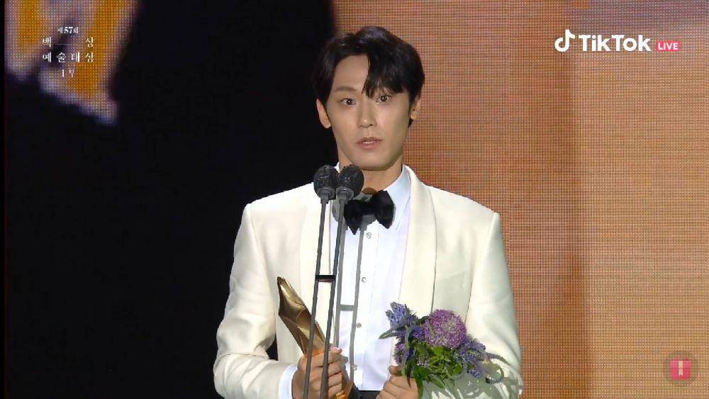 Lee Do Hyun menang Best New Actor (Dok. Baeksang 2021 via twitter.com/matchawafers)